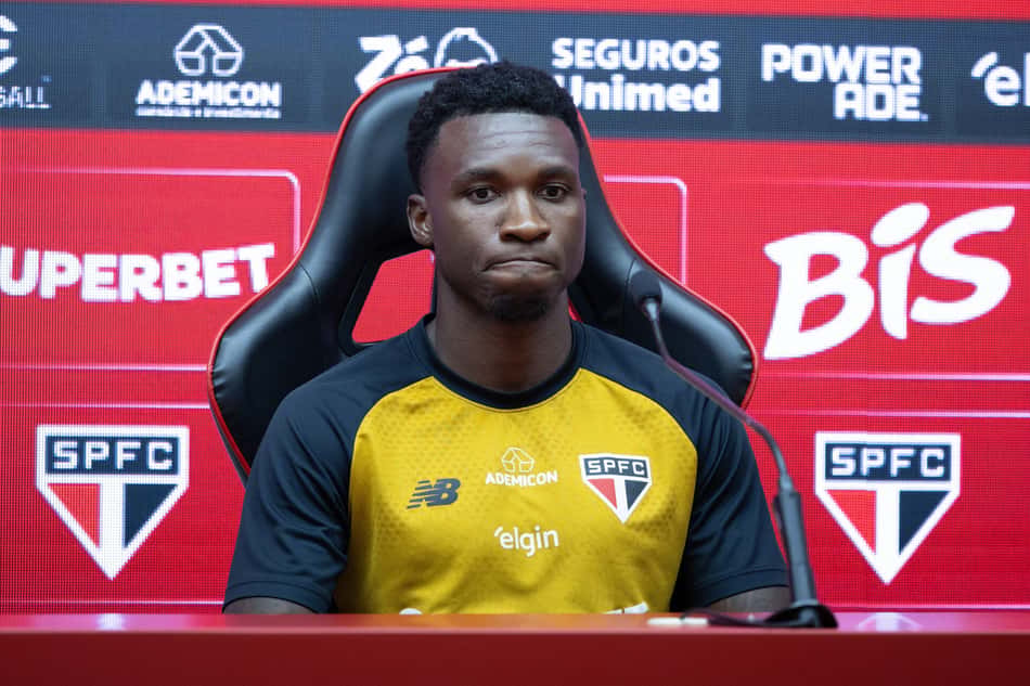 Aurélio Buta pelo São Paulo