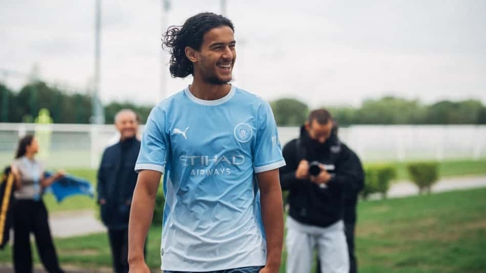Ayyoub Bouaddi foi anunciado pelo Manchester City