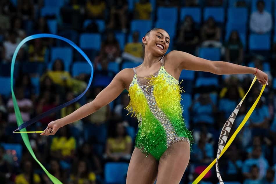 A brasileira Babi Domingos compete na fita no Pan-Americano de Ginástica Rítmica