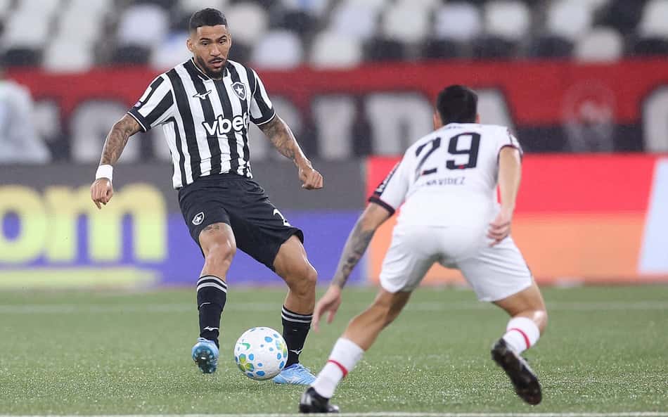 Botafogo x Athletico no Nilton Santos pelo Brasileirão