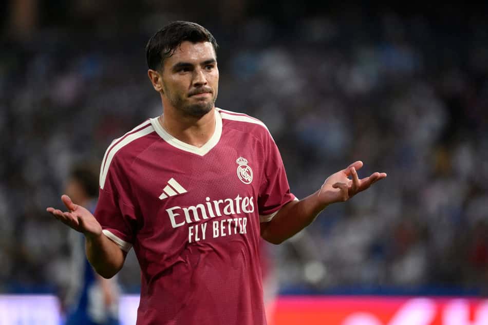 Brahim Diáz com os braços abertos