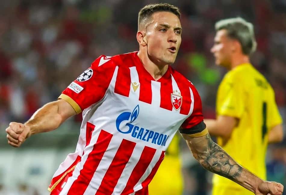 Bruno Duarte em campo pelo Estrela Vermelha