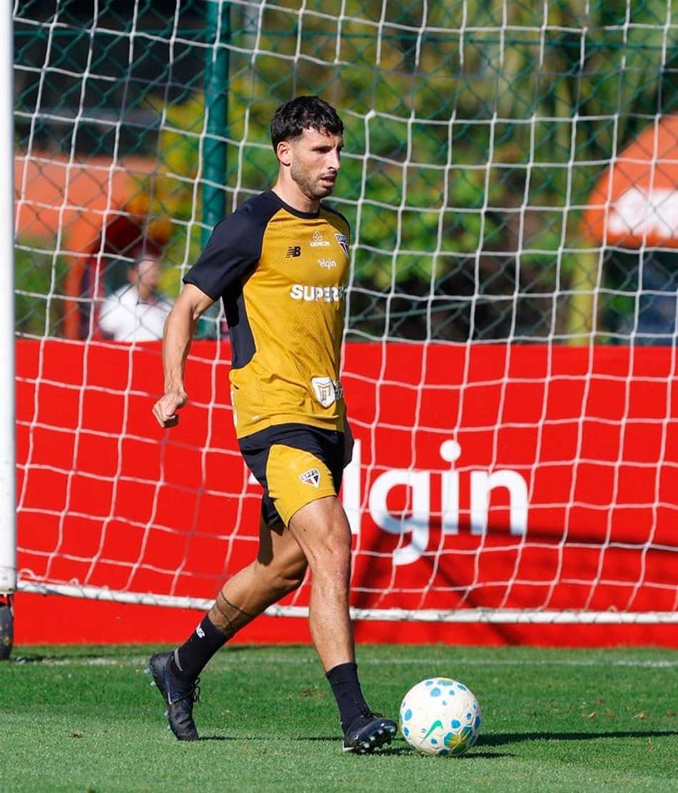 Calleri durante treino do SPFC no Super CT. (Foto: Erico Leonan / São Paulo FC)