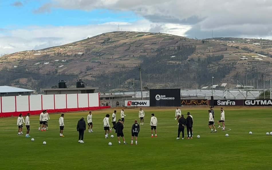 Treino do Santos no Equador visando a partida contra o Macará. (Foto: Juliana Yamaoka/ Lance!)
