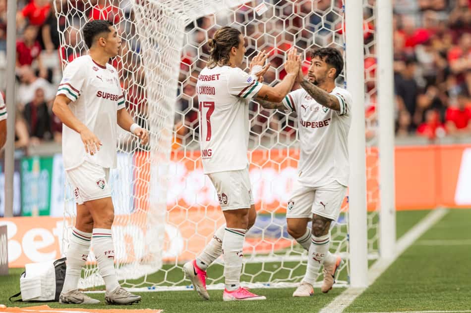 Canobbio comemora gol pelo Fluminense diante do Athletico-PR