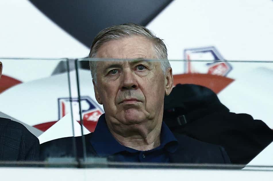Carlo Ancelotti acompanha jogo em Lille