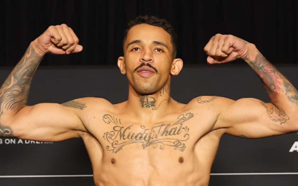 Carlos Prates em pesagem do UFC Perth (Foto: Reprodução/Instagram/UFC Brasil)