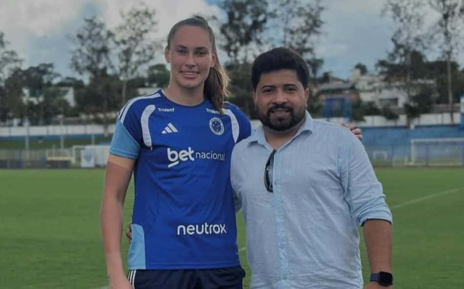 Rodrigo Fagundes e Claudia, goleira do Joga10 Sports. (Acervo pessoal)
