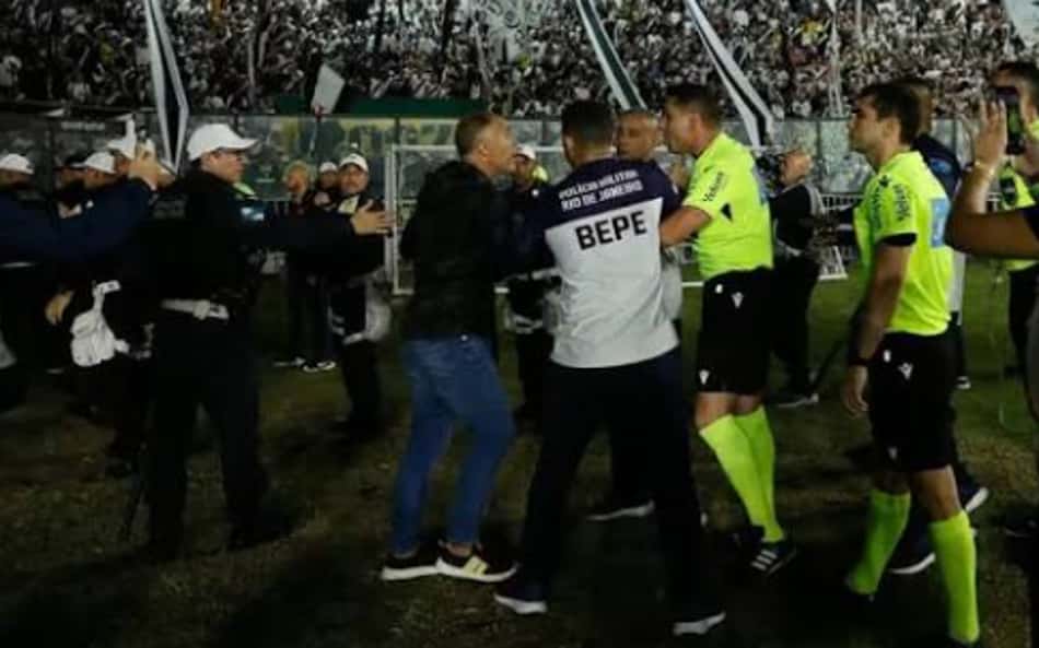 Dirigentes do Vasco se envolveram em confusão no intervalo de Vasco x Vitória