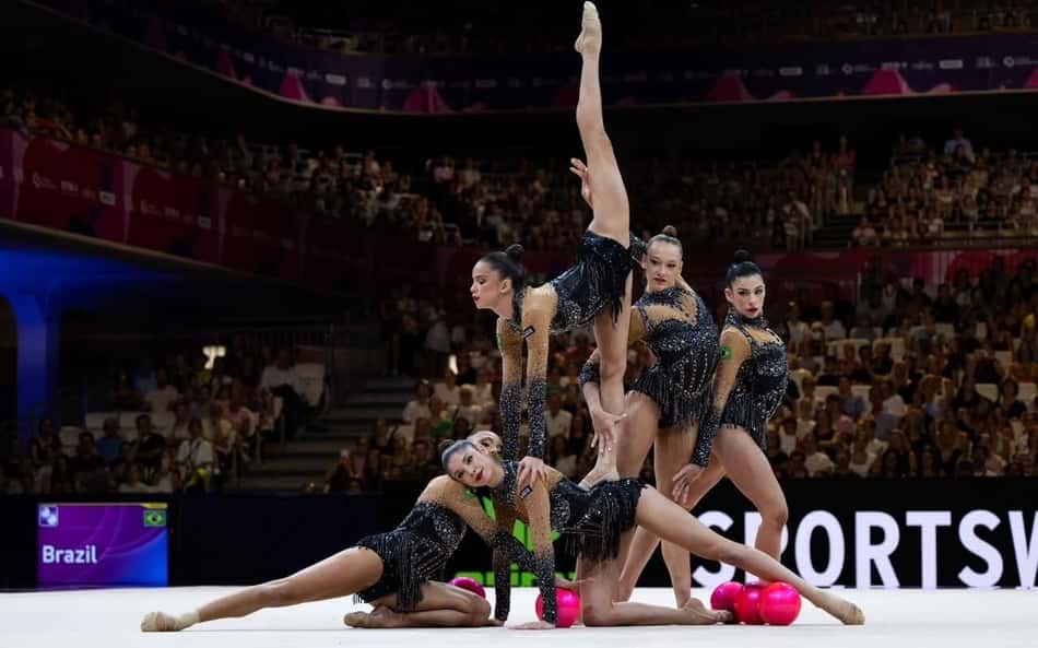 Conjunto brasileiro de ginástica rítmica se apresenta na final da série de cinco bolas no Mundial de Frankfurt