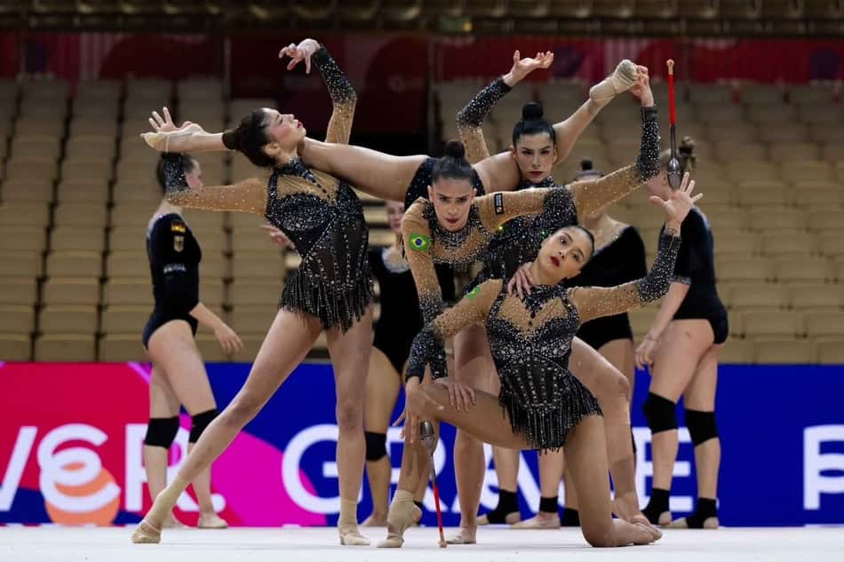 Atletas da Seleção Brasileira de conjunto durante o Mundial de Ginástica Rítmica em Frankfurt
