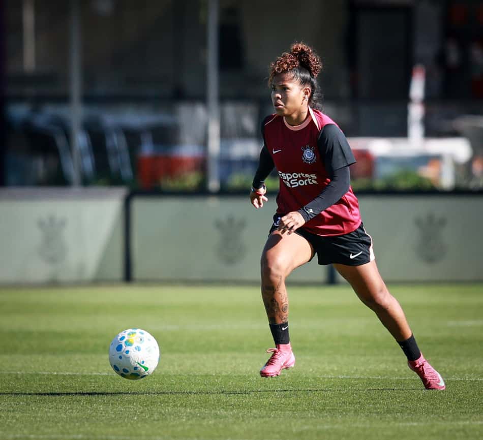 Day Rodriguez de camisa vermelha de treino em ação 