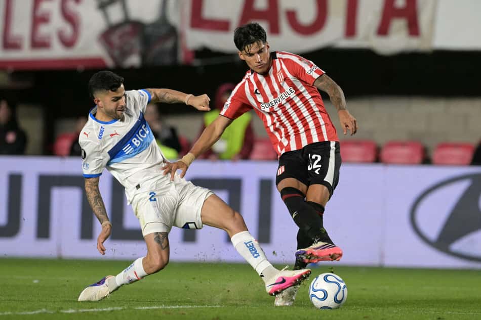 Correa atuando pelo Estudiantes e finalizando