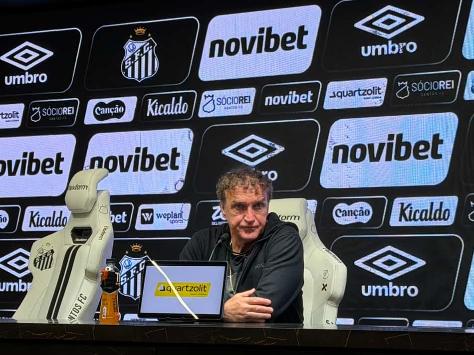 O técnico Cuca durante entrevista coletiva após empate com o Mirassol na Vila Belmiro. (Foto: Juliana Yamaoka/ Lance!)