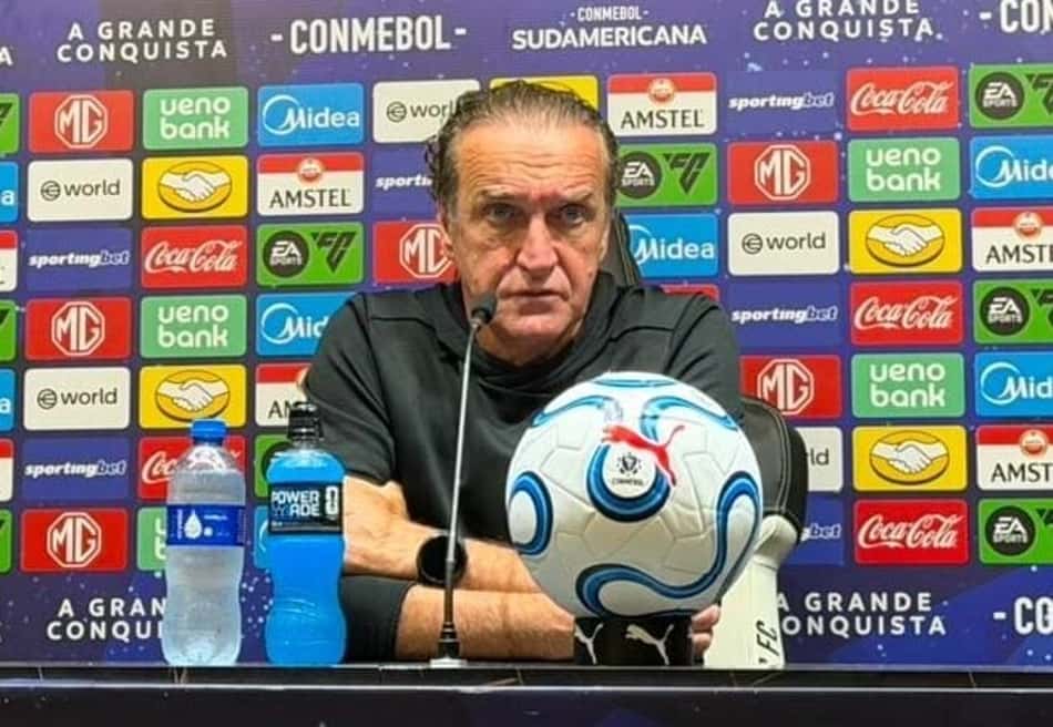 Cuca na entrevista coletiva do Santos após vitória diante do Macará. (Foto: Juliana Yamaoka/ Lance!)