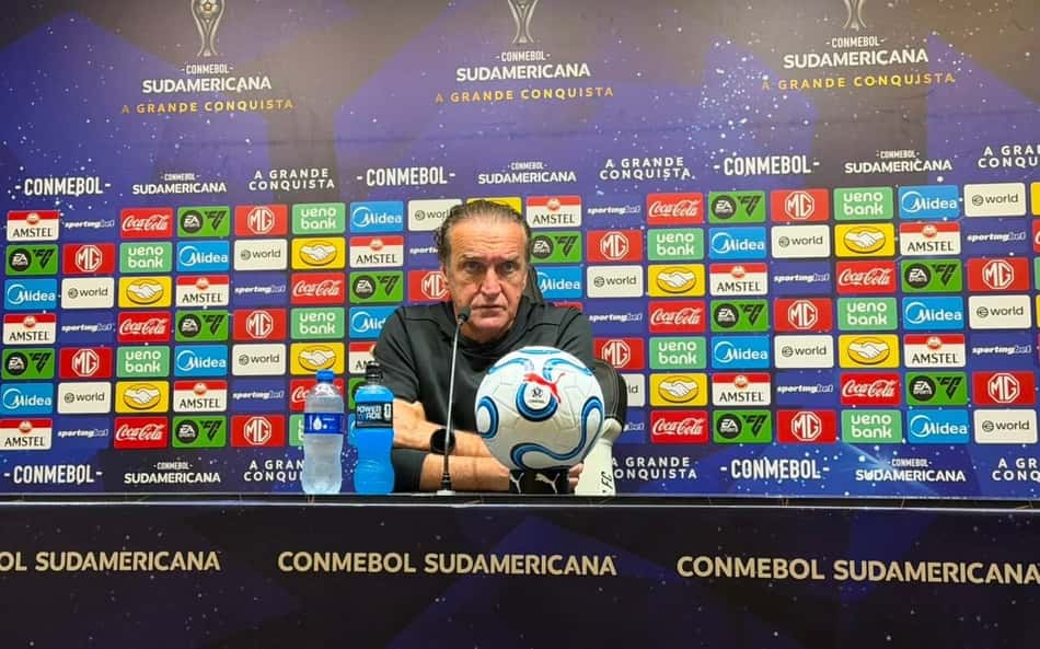 Cuca na entrevista coletiva do Santos após vitória diante do Macará. (Foto: Juliana Yamaoka/ Lance!)