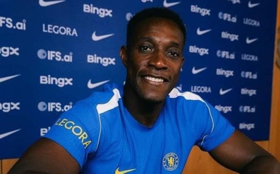 Danny Welbeck foi anunciado pelo Chelsea