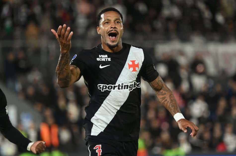 David comemora gol da virada do Vasco contra o Olimpia