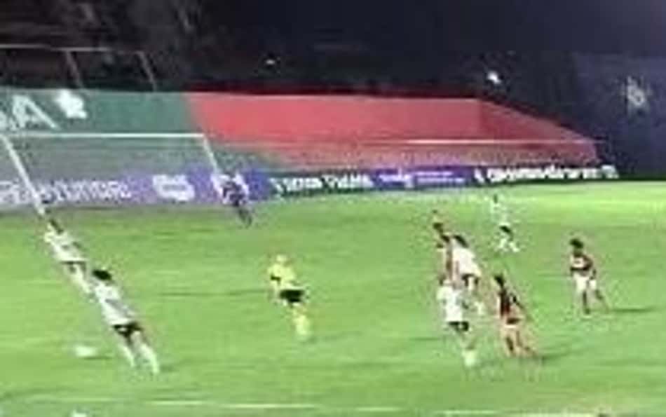 Em estádio com obra, Day Rodriguez acompanha jogo entre Flamengo e Corinthians