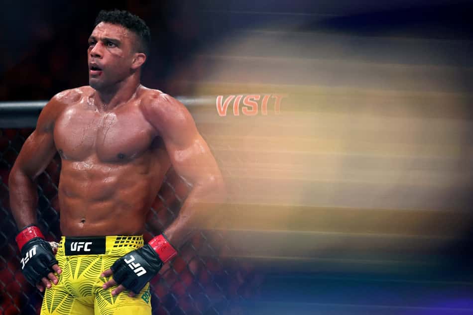 Edson Barboza em ação no UFC 330