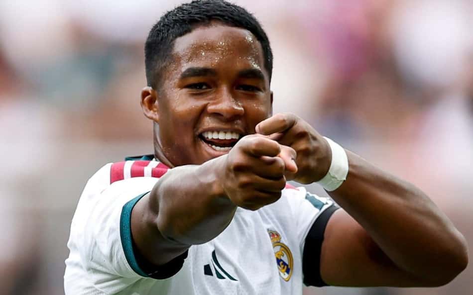 Endrick é elogiado por Mourinho em meio a rumores de saída