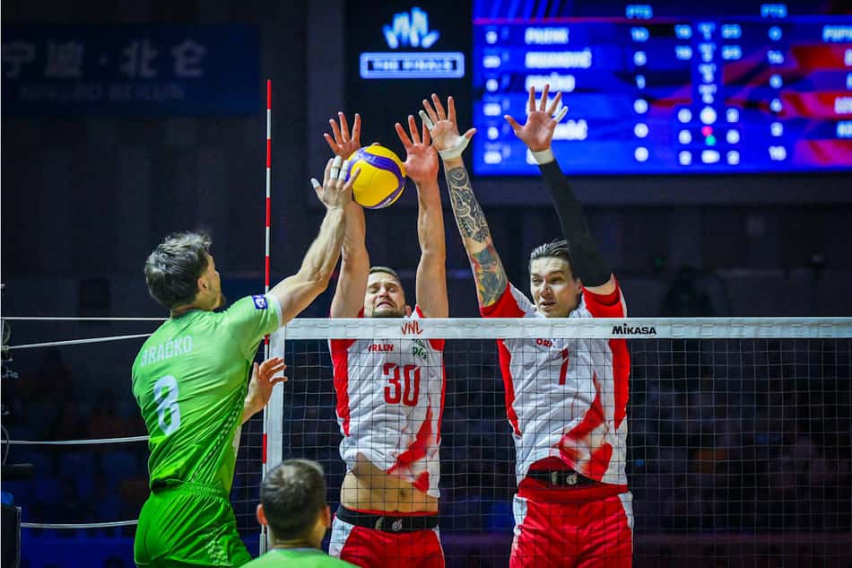 Poloneses fazem bloqueio duplo contra a Eslovênia na semifinal da VNL masculina 2026