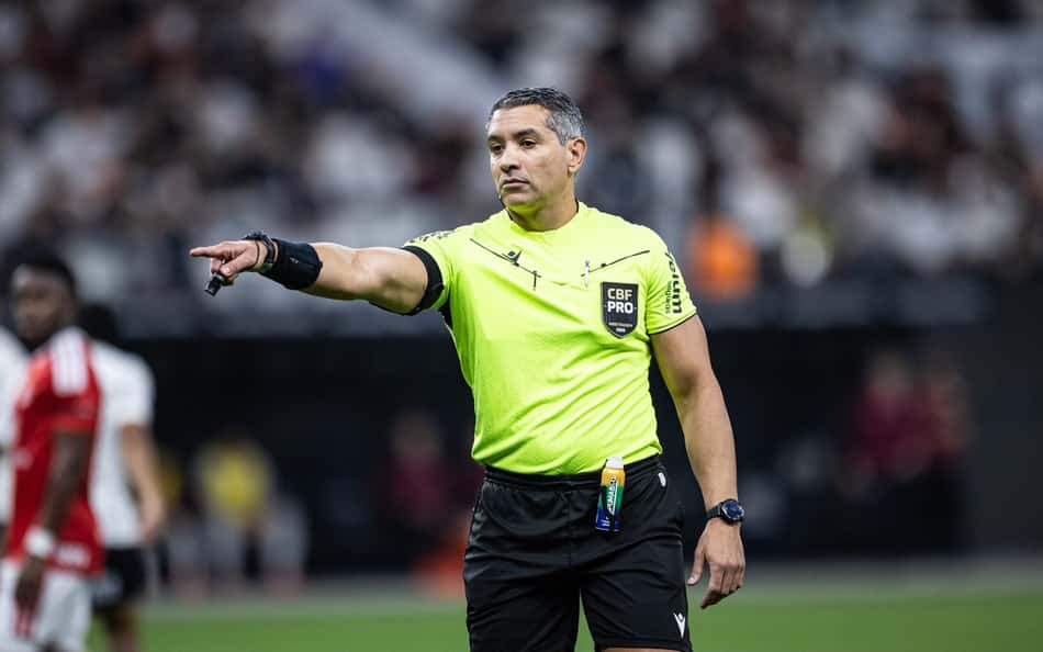 Felipe Fernandes apita Corinthians x Internacional