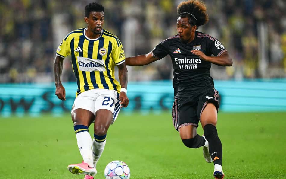 Fenerbahçe e Lyon empataram por 1 a 1 pelo jogo de ida da pré-Champions League