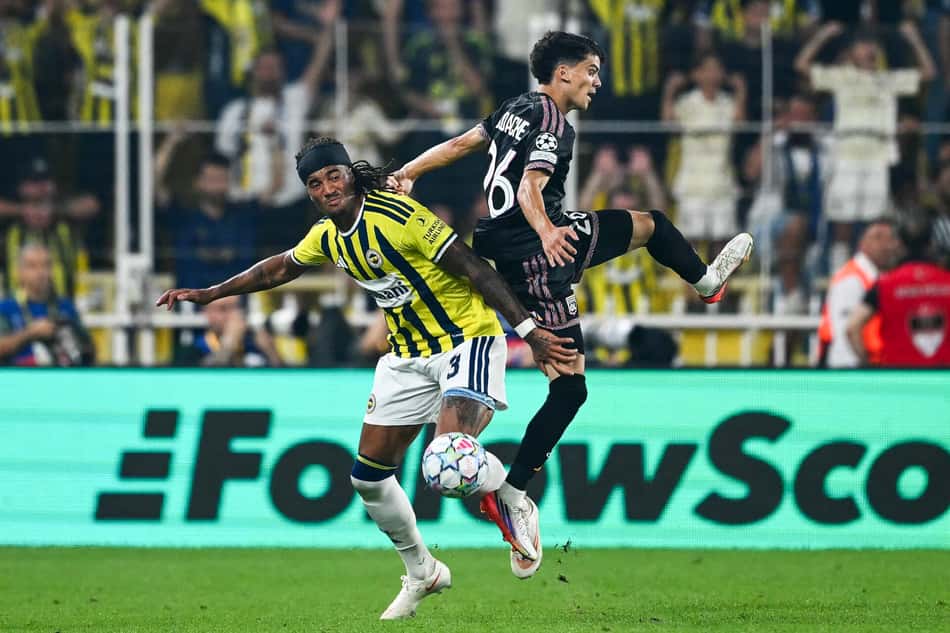 Fenerbahçe e Lyon empataram por 1 a 1 pelo jogo de ida da pré-Champions League