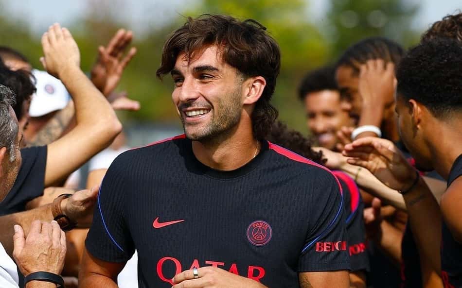 Ferran Torres em primeiro treino no PSG