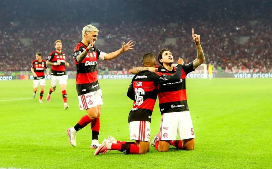 Arrascaeta comemora seu gol no jogo do Flamengo contra o Cruzeiro pela Libertadores