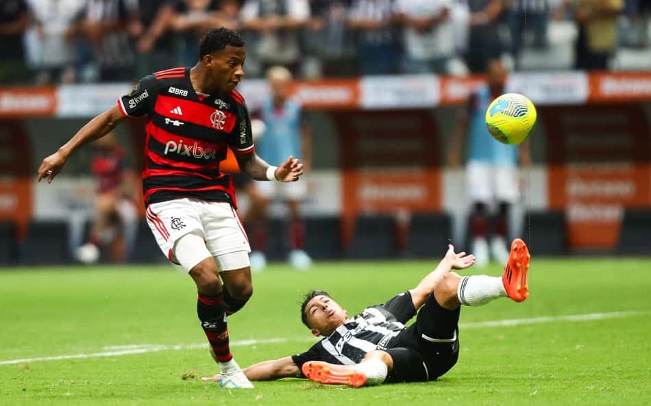 Flamengo acerta venda de Plata ao Dínamo de Moscou; jogador não encara o Botafogo