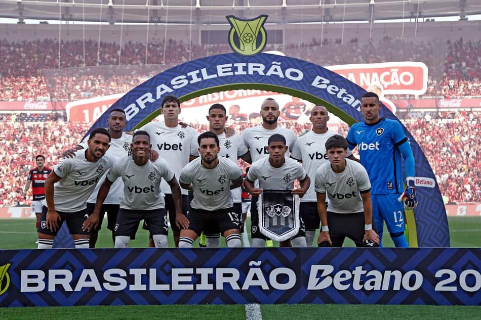 Time do Botafogo reunido antes de partida contra o Flamengo