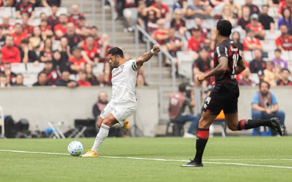 Athletico-PR marca no fim e arranca empate com o Fluminense