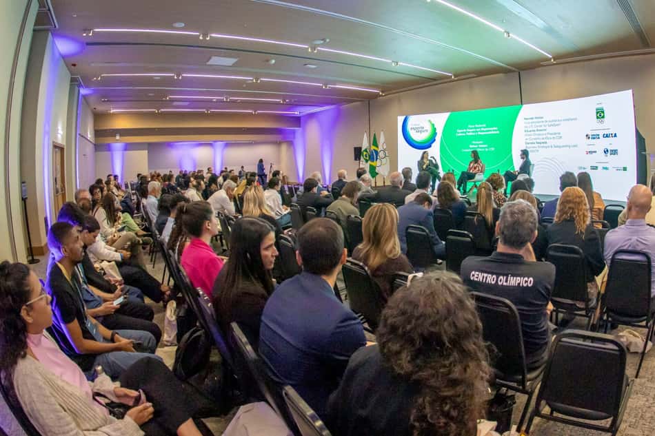 Eduarda Amorim fala em troca de ideia promovida pelo 3º Fórum Esporte Seguro do COB, no Rio de Janeiro
