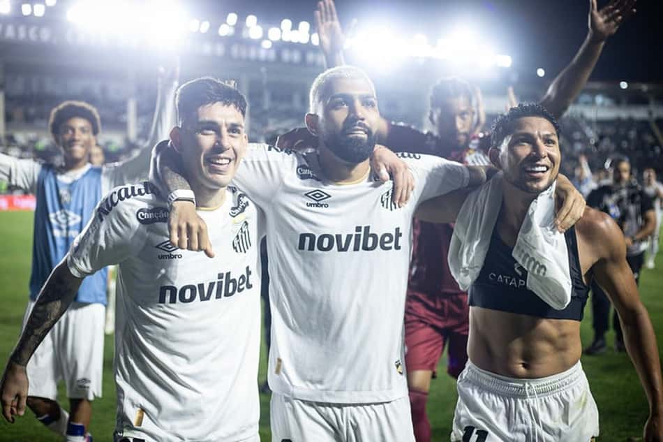 Gabriel Barbosa ao lado de Escobar e Rony, em São Jauário. (Foto: Reinaldo Campos/ Santos FC)