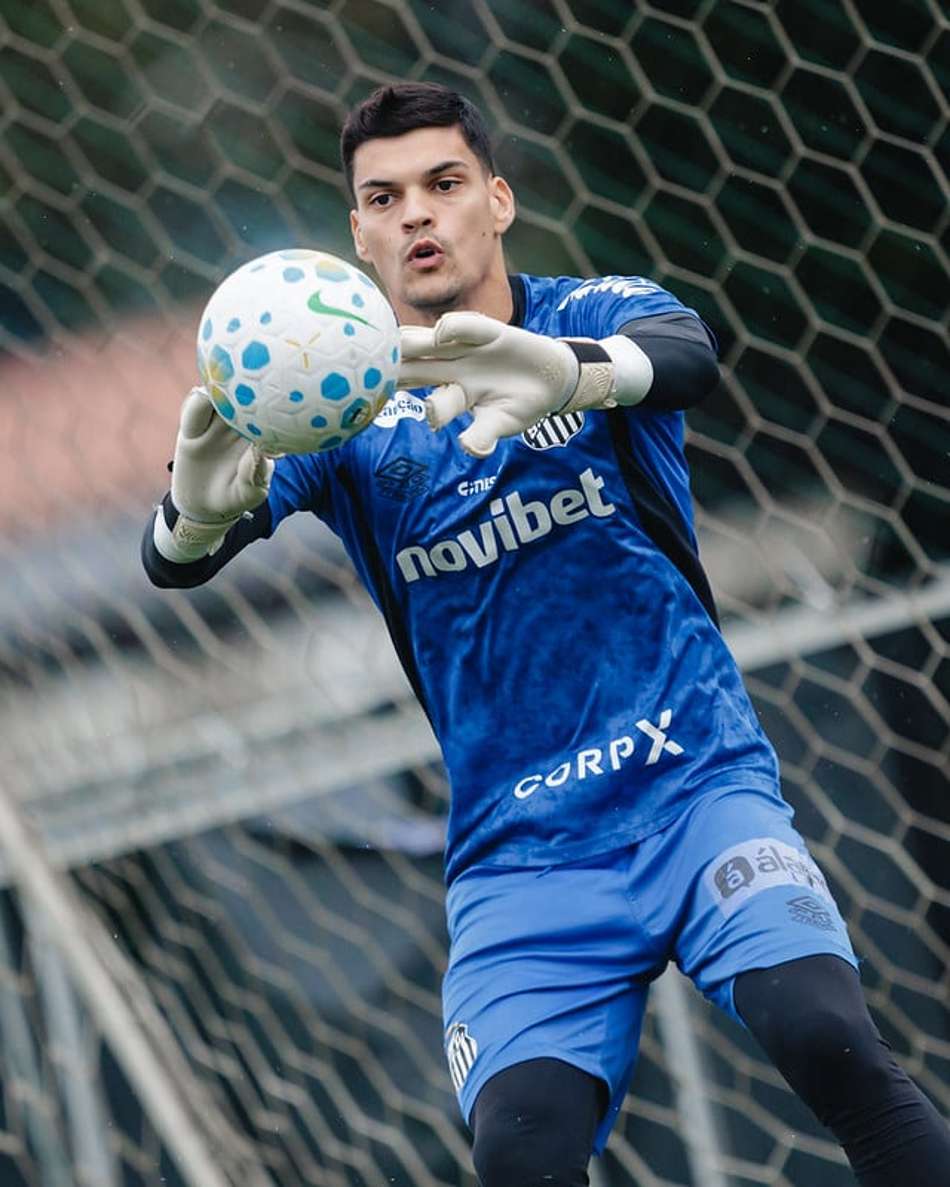 Gabriel Brazão durante treino do Santos no CT Rei Pelé. (Foto: Raul Baretta/ Santos FC)