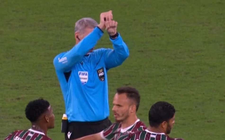 Entenda gesto de Anderson Daronco em Fluminense x Palmeiras