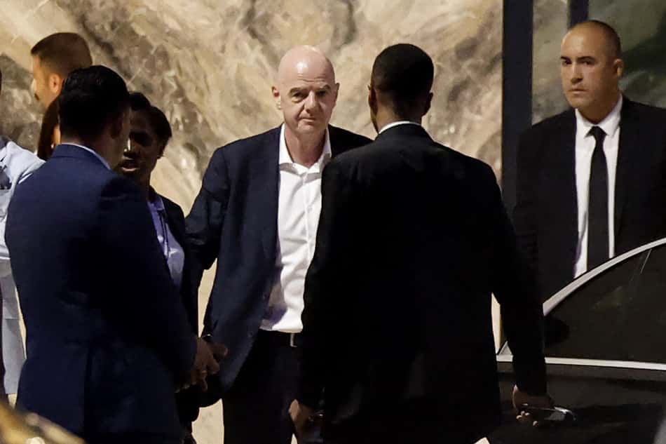 Gianni Infantino, presidente da Fifa, chega para reunião em Rabat, no Marrocos