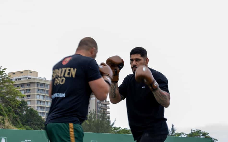 Glover Teixeira treina com Alex Poatan, do UFC, antes de Spaten Fight Night 3