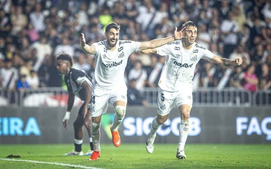 Luan Peres comemora gol pelo Santos em São Januário. (Foto: Reinaldo Campos/ Santos FC)