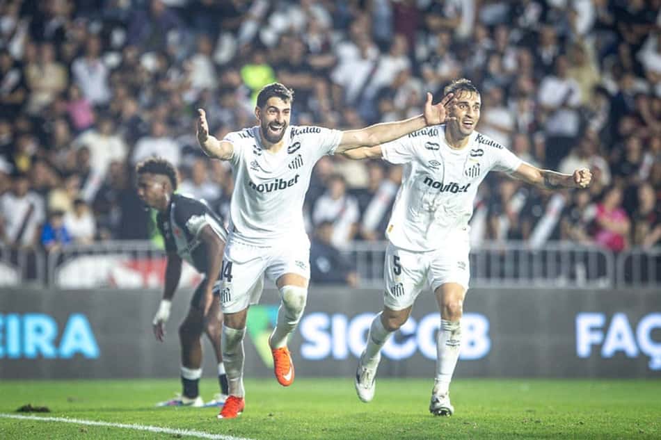Luan Peres comemora gol pelo Santos em São Januário. (Foto: Reinaldo Campos/ Santos FC)