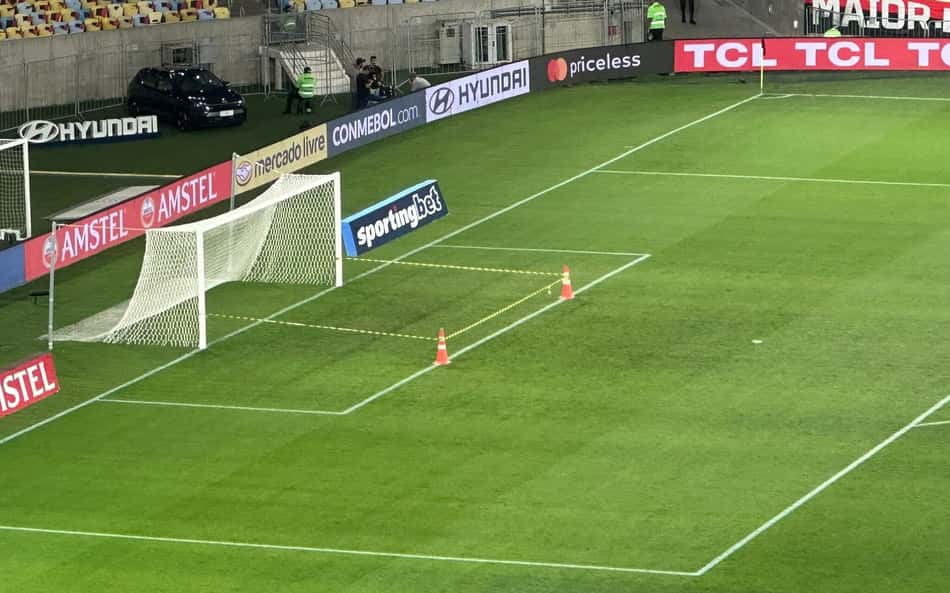 Flamengo e Fluminense demitem responsável pelo gramado do Maracanã