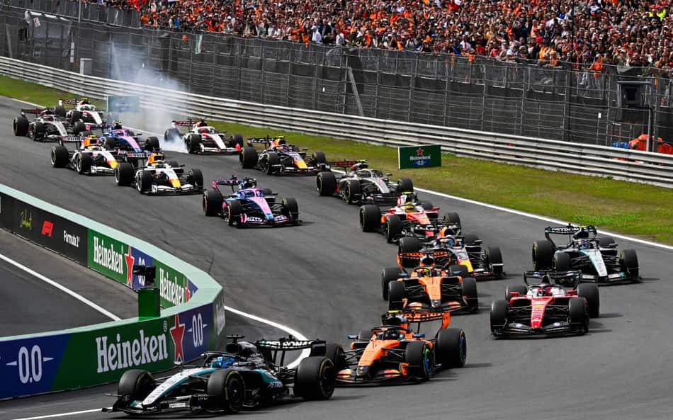 Com George Russell na frente, grid da F1 em ação no GP da Holanda
