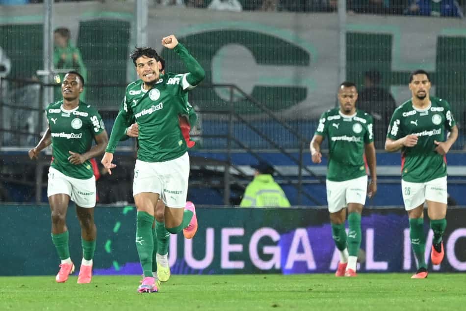 Gustavo Gómez comemora seu gol no jogo do Palmeiras contra o Cerro pela Libertadores