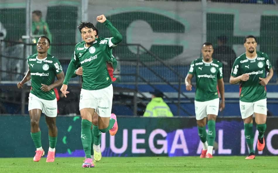Gustavo Gómez comemora seu gol no jogo do Palmeiras contra o Cerro pela Libertadores