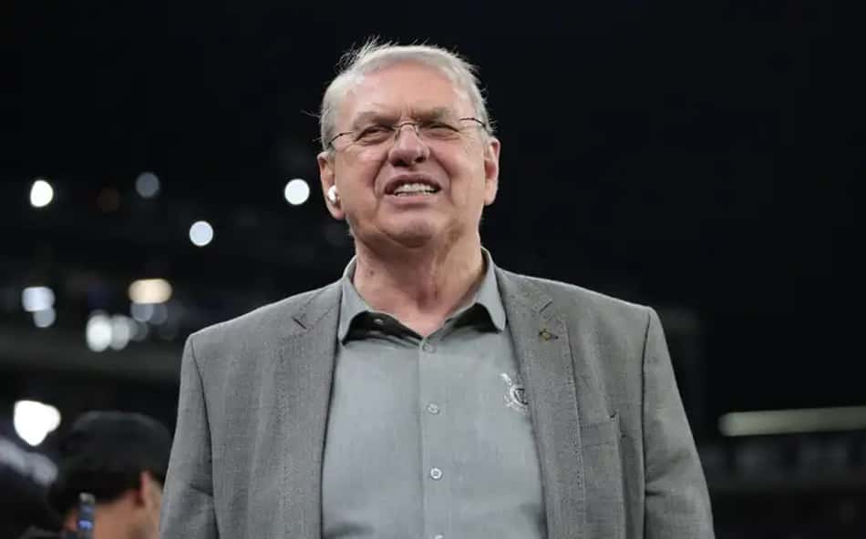 Presidente Osmar Stabile anunciou a permanência de Memphis Depay no Corinthians.