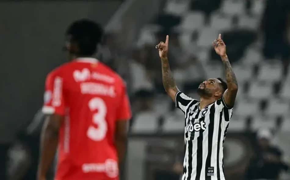 Danilo Pereira marca o primeiro gol do Botafogo contra o Cienciano