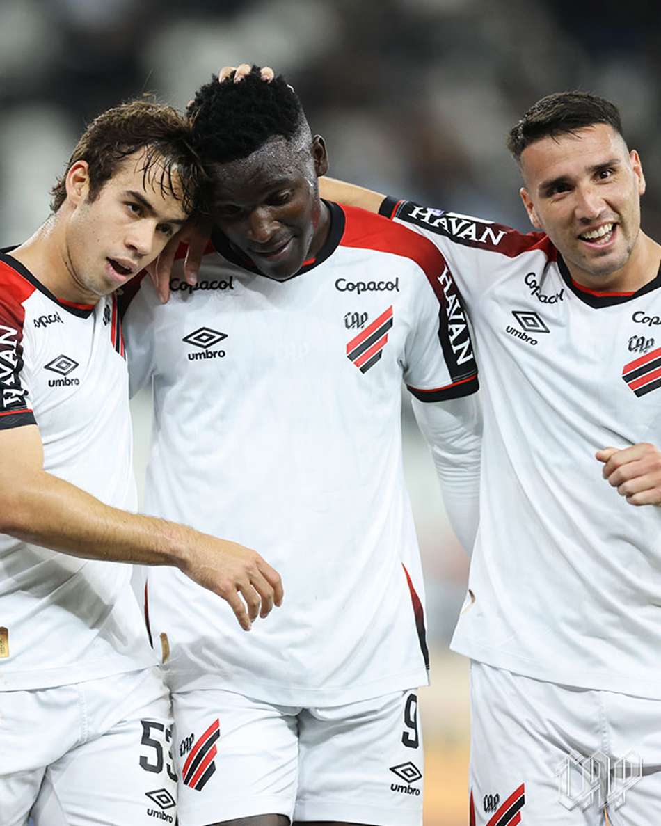 Athletico-PR vence o Botafogo, fora de casa, e fica na terceira colocação