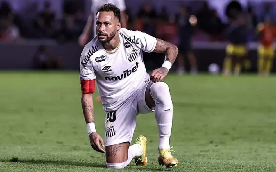 Neymar ficou fora do clássico contra o Palmeiras por opção do técnico Cuca